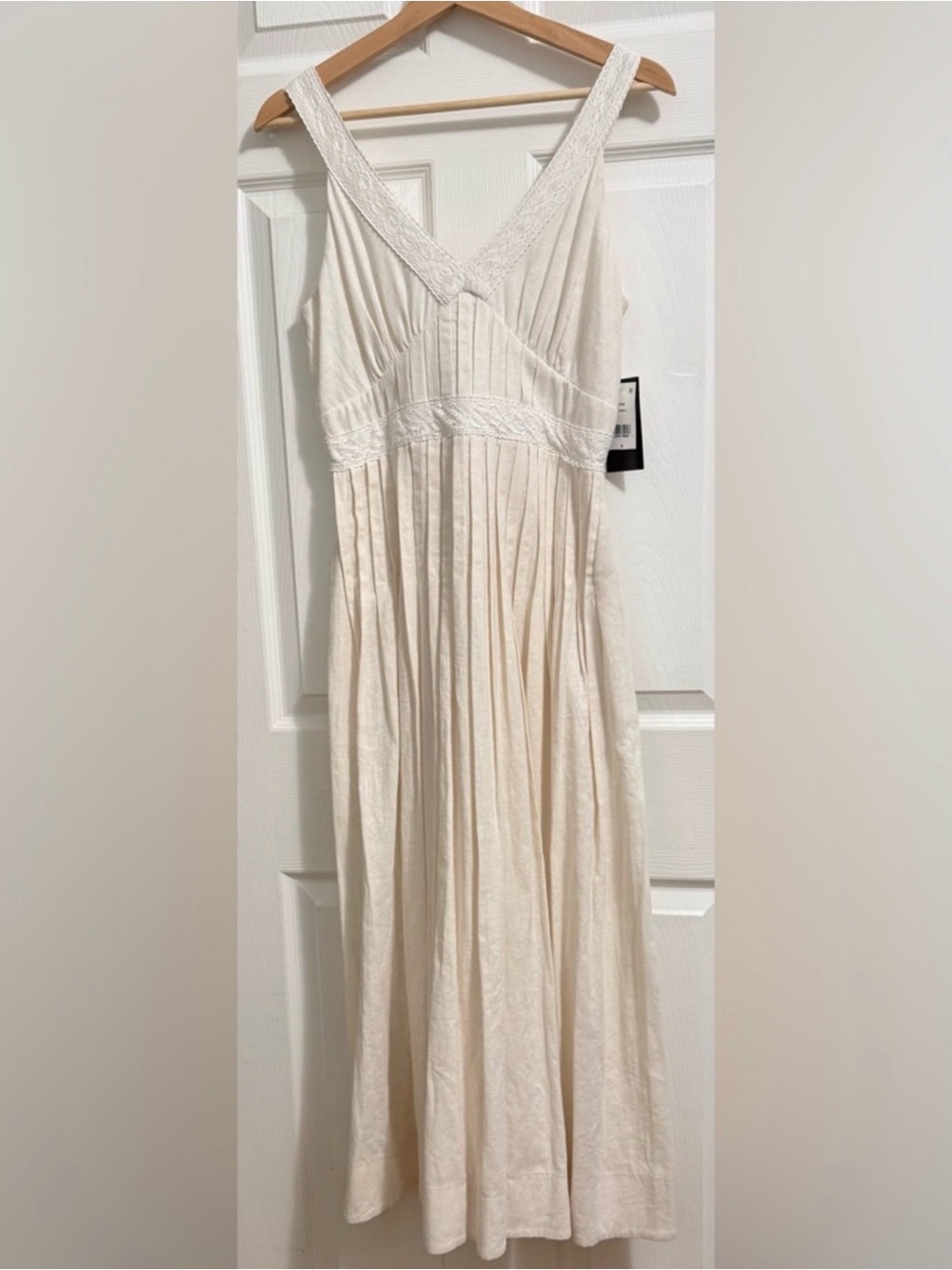 Cream Embroidered Lace Linen Dress - Picture 2 of 6